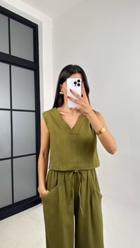Yeşil V Yaka Bluz Beli Lastikli Balon Pantolon Muadil Keten Takım GAUS-0016GAUSTAKIMGAUS-0016