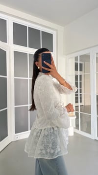 Ekru Güpürlü Düğmeli Tasarım Bluz GAUS-01765GAUSBLUZGAUS-01765