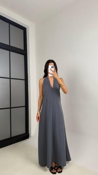 Antrasit Boyundan Bağlamalı V Yaka Tencel Elbise GAUS-0014GAUSELBİSEGAUS-0014