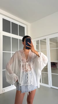 Beyaz Dantel Detaylı Transparan Bluz GAUS-01648GAUSBLUZGAUS-01648