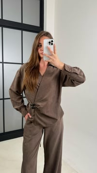 Kahve Bağlamalı Kemer Detaylı Bluz Beli Lastikli Pantolon Eskitme Desenli Takım GAUS-00489GAUSTAKIMGAUS-00489