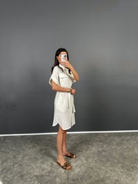 Clav Beyaz Önü Cepli Kemerli Müslin Kısa ElbiseGausELBİSEGU008730