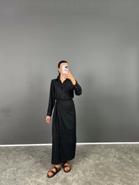 Mari Siyah Düğmeli Yandan Bağlamalı Uzun ElbiseGausELBİSEGU008658