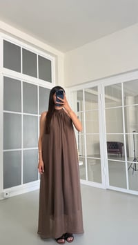 Kahve Halter Yaka Dantel Detaylı Astarlı Elbise GAUS-01710GAUSELBİSEGAUS-01710