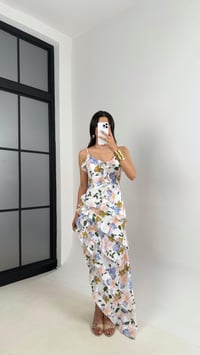Beyaz Çiçek Desenli Ayarlanabilir Askılı Asimetrik Kesim Astarlı Şifon Elbise Gaus00540GausELBİSEGU1002256
