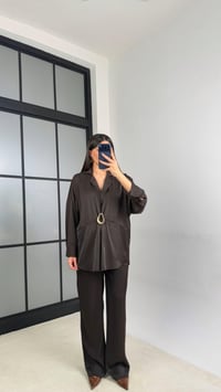 Acı Kahve Gold Tokalı Gömlek Beli Lastikli Pantolon Saten Takım GAUS-01116GAUSTAKIMGAUS-01116