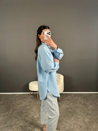 Min Mavi Oversize Gizli Düğmeli GömlekGausGÖMLEKGU004644