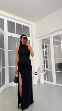 Siyah Drape Detaylı Yırtmaçlı Elbise GAUS-01778GAUSELBİSEGAUS-01778