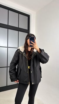 Siyah Kapüşon Kürk Detaylı Astarlı Premium Mont GAUS-00735GAUSMONTGAUS-00735