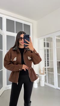 Kahve Deri Yakalı Taş Detaylı Beli Büzgülü Astarlı Süet Ceket GAUS-01967GAUSJacketsGAUS-01967
