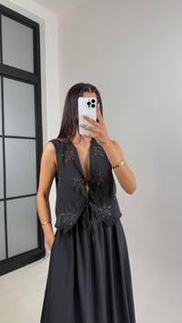 Siyah Önü Bağlamalı Nakışlı Yelek Beli Lastikli Etek Tencel Takım Gaus00556GausTAKIMGU1002294