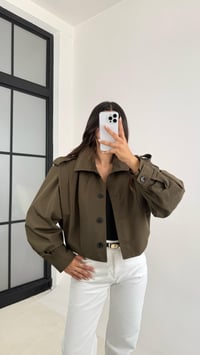 Haki Yüksek Yaka Düğmeli Astarlı Tasarım Kısa Trençkot GAUS-0087GAUSTrench CoatGAUS-0087