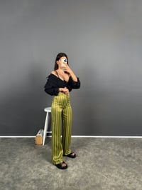 Ryn Yeşil Saten Çizgili Zr Model PantolonGausPANTOLONGU008600