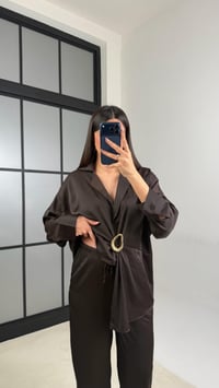 Acı Kahve Gold Tokalı Gömlek Beli Lastikli Pantolon Saten Takım GAUS-01116GAUSTAKIMGAUS-01116