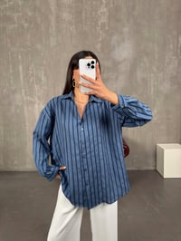 Patis İndigo Mavi Çizgili V Yaka Oversize GömlekGausGÖMLEKGU100630