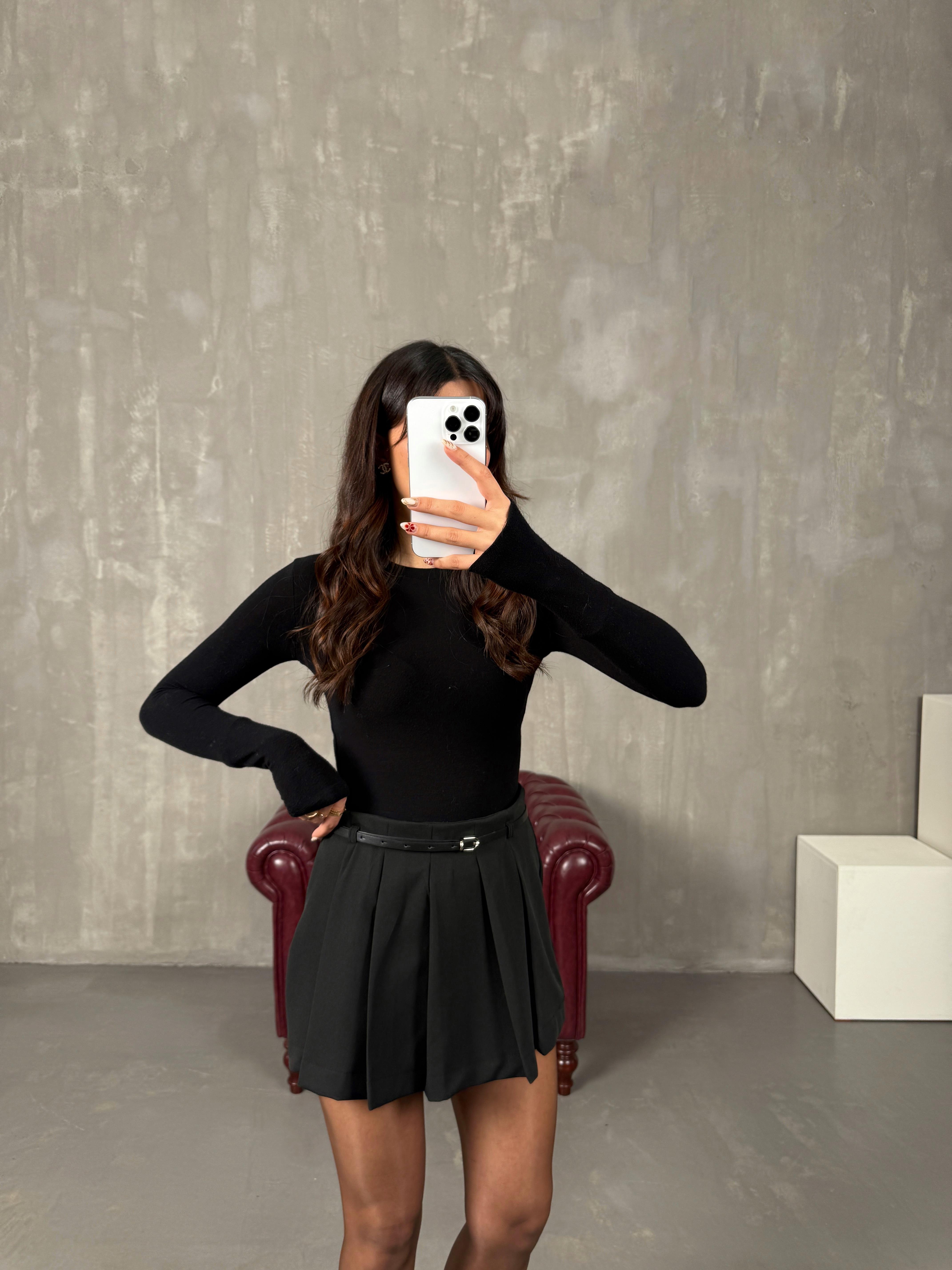 Livin Siyah Pileli Kemerli Şort EtekGausETEKGU100153