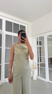 Açık Yeşil Gold Toka Detaylı Bluz Pantolon İkili Tencel Takım GAUS-01825GAUSSuitsGAUS-01825