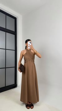 Kahve Çapraz Boyundan Bağlamalı Sırt Dekolteli Keten Elbise Gaus00597GausELBİSEGU1002396
