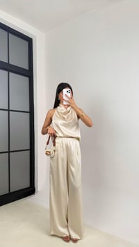Taş Degaje Yaka Bluz Beli Lastikli Pantolon Saten Takım GAUS-01222GAUSTAKIMGAUS-01222