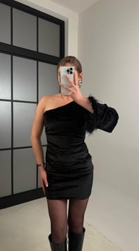 Siyah Tek Omuz Taş Detaylı Kadife Elbise GAUS-00905GAUSELBİSEGAUS-00905