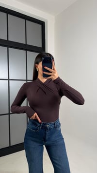 Acı Kahve Yaka Detaylı ZR Model Likralı Bluz GAUS-00752GAUSBLUZGAUS-00752