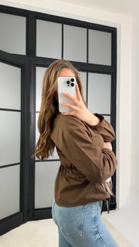 Kahve Bel Bağlama Detaylı Fularlı Tasarım Gömlek GAUS-01173GAUSGÖMLEKGAUS-01173