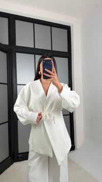 Beyaz Belden Kuşaklı Ceket Beli Lastikli Pantolon İkili Takım GAUS-01206GAUSSuitsGAUS-01206