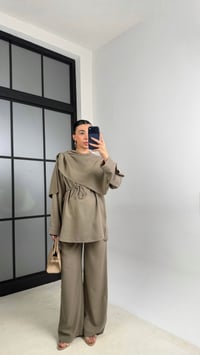 Haki Şal Detaylı Belden Kuşaklı Beli Lastikli İthal Kumaş İkili Takım GAUS-01154GAUSTAKIMGAUS-01154