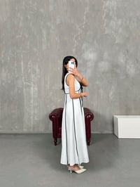 Beyaz Siyah Şeritli V Yaka Fermuarlı Elbise Gaus00073GausELBİSEGU1001166
