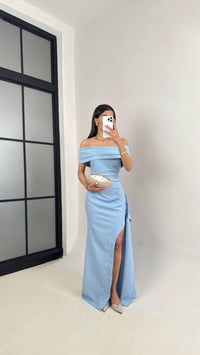 Mavi Madonna Yaka Yırtmaçlı İthal Kumaş Elbise Gaus00436GausELBİSEGU1002012