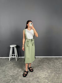 Elle Yeşil Kemerli Yandan Cepli ElbiseGausELBİSEGU008139
