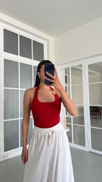 Kırmızı Halter Yaka Gold Toka Detaylı Bluz GAUS-01714GAUSBLUZGAUS-01714
