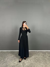 Vanni Siyah Boyundan Bağlamalı Önü Düğmeli Kuşaklı Uzun Vintage ElbiseGausELBİSEGU008704