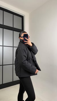 Siyah Astarlı Bağlama Detaylı Şişme Mont GAUS-01011GAUSMONTGAUS-01011