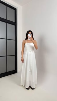 Beyaz Ayarlanabilir Askılı Kuşaklı Basic Keten Elbise Gaus00387GausELBİSEGU1001904