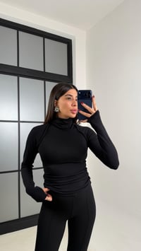 Siyah Balıkçı Yaka Parmak Geçirmeli Likralı Bluz GAUS-00754GAUSBLUZGAUS-00754