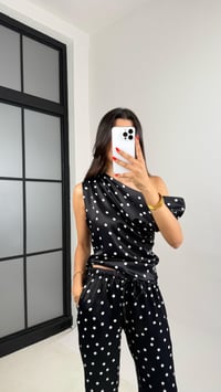 Siyah Puantiyeli Asimetrik Kesim Bluz Beli Lastikli Pantolon Saten Takım GAUS-007GAUSTAKIMGAUS-007