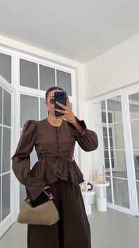 Kahve Poplin Fırfırlı Tasarım Bluz GAUS-01891GAUSBLUZGAUS-01891