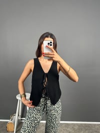 MD Siyah Önden İp Bağlamalı Triko Örme YelekGausYELEKGU008897