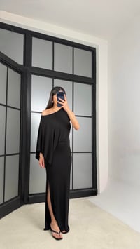 Siyah Tek Omuz Yarasa Kol Premium Elbise GAUS-01430GAUSELBİSEGAUS-01430