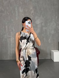 Çok Renkli Desenli Sıfır Kol Saten Elbise Gaus00168GausELBİSEGU1001390