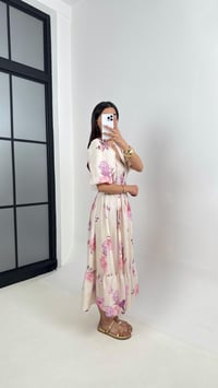 Taş V Yaka Pembe Çiçek Desenli Astarlı Balon Kol Kemerli Elbise Gaus00394GausELBİSEGU1001925