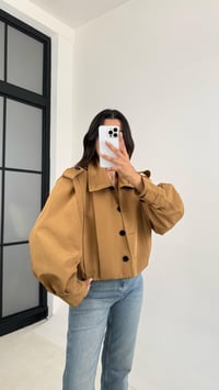 Camel Yüksek Yaka Düğmeli Astarlı Tasarım Kısa Trençkot GAUS-0087GAUSTRENÇKOTGAUS-0087