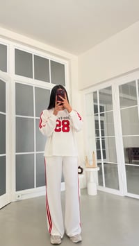 Beyaz Şeritli Baskılı Sweatshirt Beli Lastikli Pantolon İkili Takım GAUS-02235GAUSTAKIMGAUS-02235
