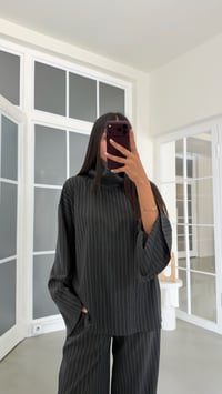 Antrasit Dik Yaka Bluz Beli Lastikli Pantolon İkili Çizgili Takım GAUS-02189GAUSSuitsGAUS-02189