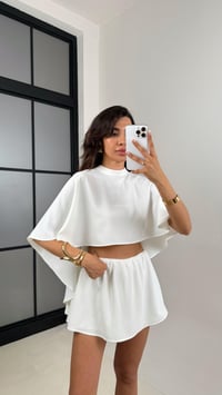 Beyaz Pelerinli Beli Lastikli Crop Şort Üçlü Şifon Takım Gaus00638GausTAKIMGU1002487