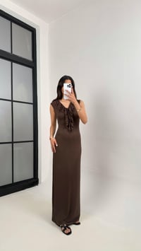 Kahve Önü Bağlamalı Yaka Fırfır Detaylı Elbise Gaus00347GausELBİSEGU1001809