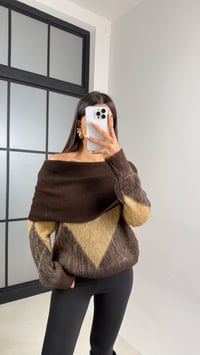 Kahve Madonna Yaka Baklava Desenli Kazak GAUS-00537GAUSKAZAKGAUS-00537