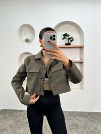Late Haki ZR Model Muadil Astarlı Düğmeli Crop CeketGausCEKETGU00903532