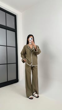 Haki Beyaz Şerit Detaylı Önü Düğmeli Üst Beli Lastikli Pantolon İkili Keten Takım Gaus00365GausTAKIMGU1001848